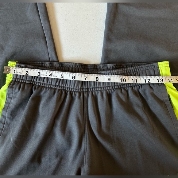 Under Armour Sweatpants - Loose fit Boys Size Large - Picture 7 of 10
